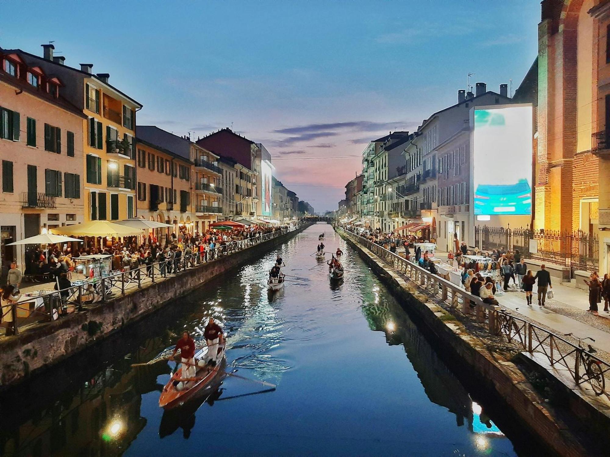 Design Navigli - Fast To Duomo & Airport Apartment *